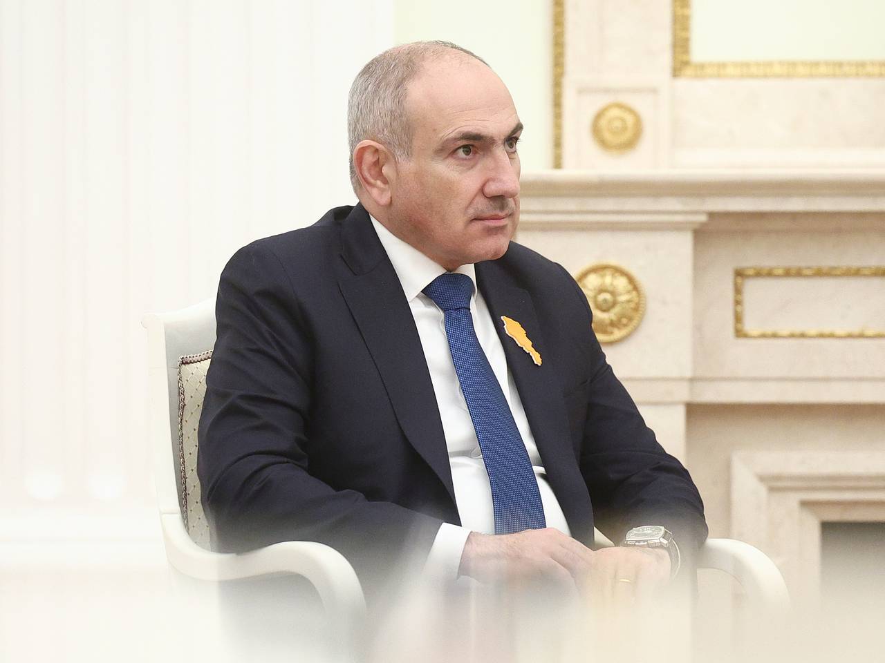 В России сравнили Пашиняна с Зеленским