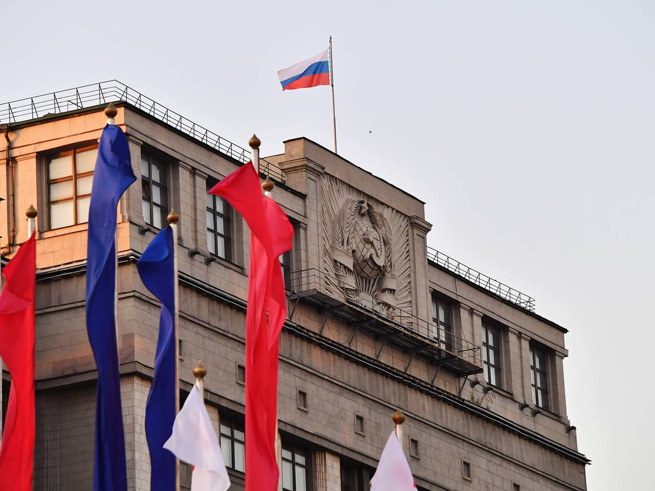 Госдума разрешила арестовывать имущество уехавших россиян в одном случае