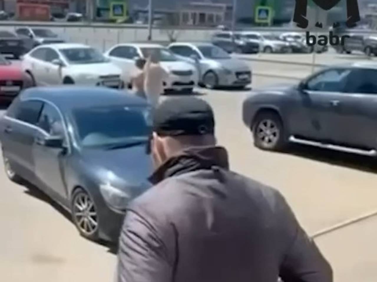 Россиянин приставал к девочкам возле школы и угрожал им расправой