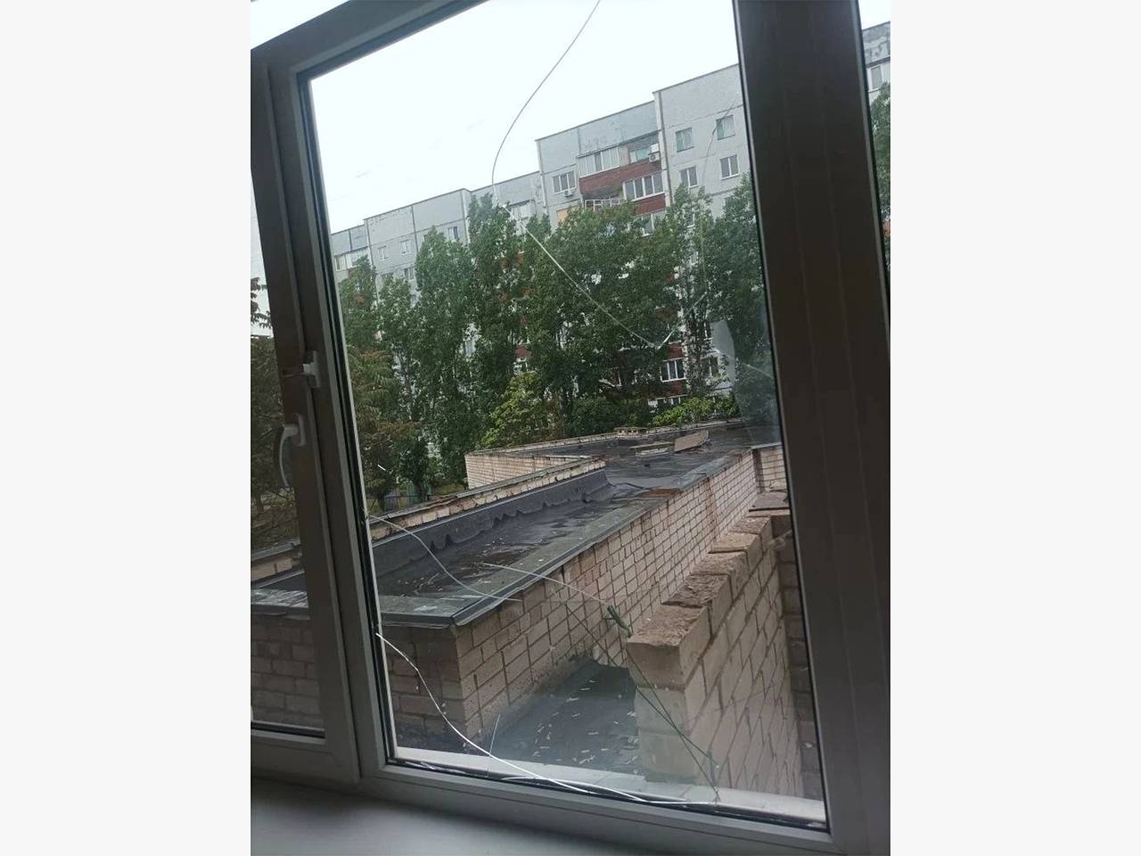 Украинский беспилотник ударил по детскому саду