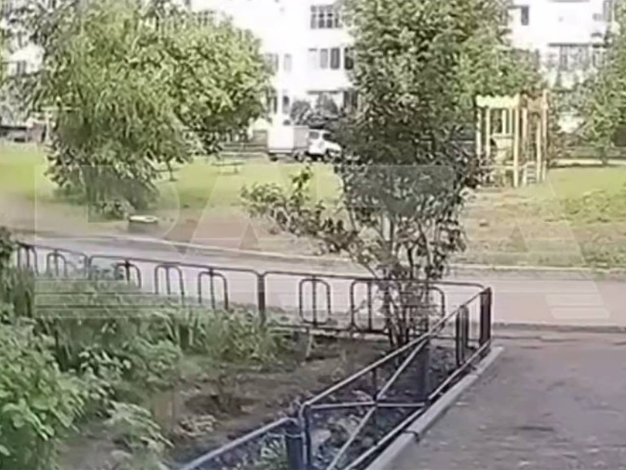 Момент удара дрона по российской многоэтажке в 1200 километрах от Украины сняли на видео