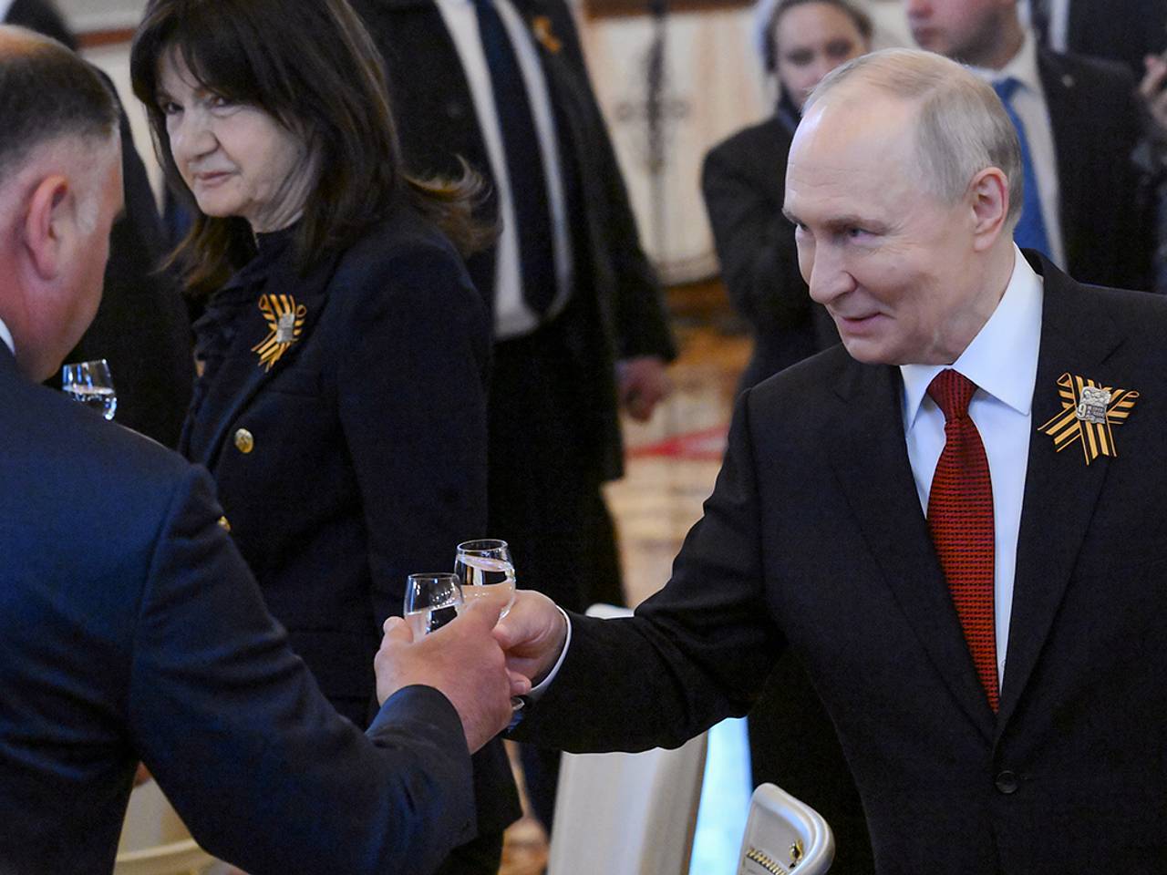 Путин поднял тост за победителей