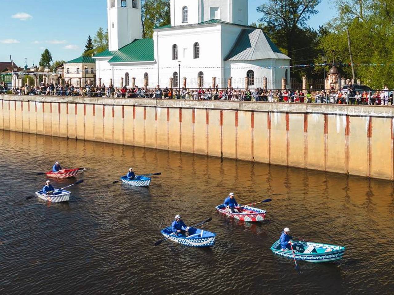 В российском регионе захотели устроить заплыв на исторических лодках-фараонках