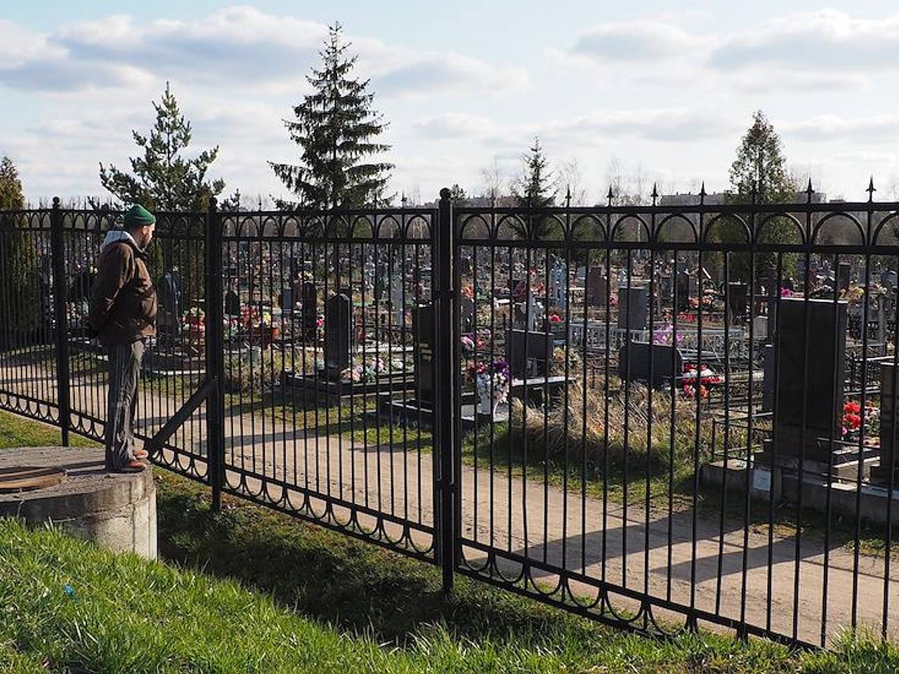 В Москве ритуальщики отказались хоронить 97-летнюю труженицу тыла в семейной могиле