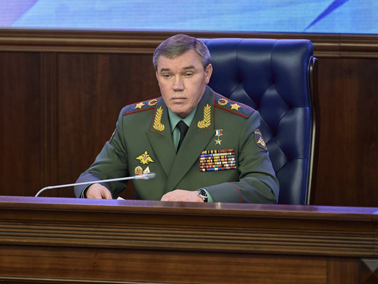 Герасимов заявил о наступлении ВС РФ на запад в Харьковской области