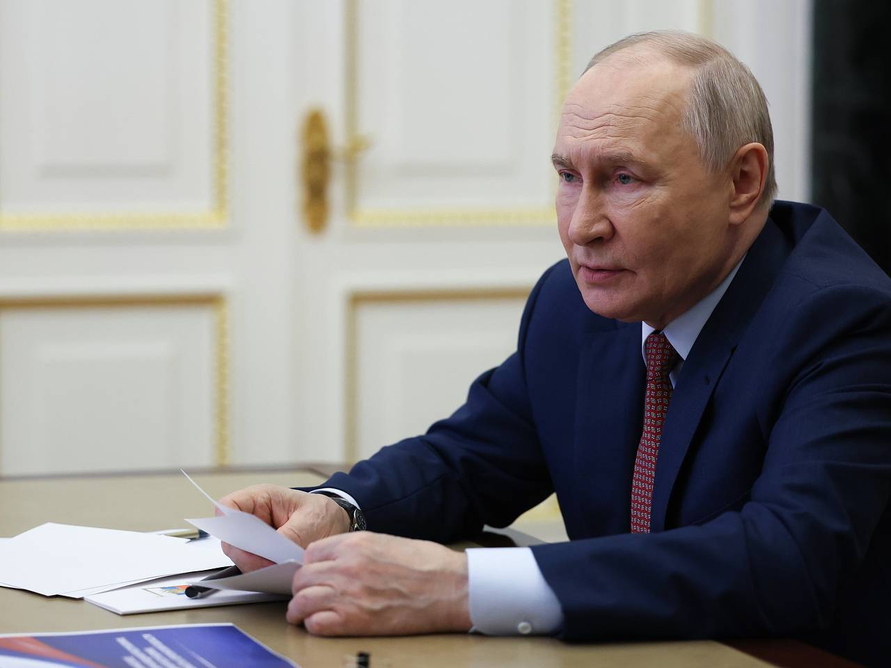 Путин успокоил взволнованного участника СВО