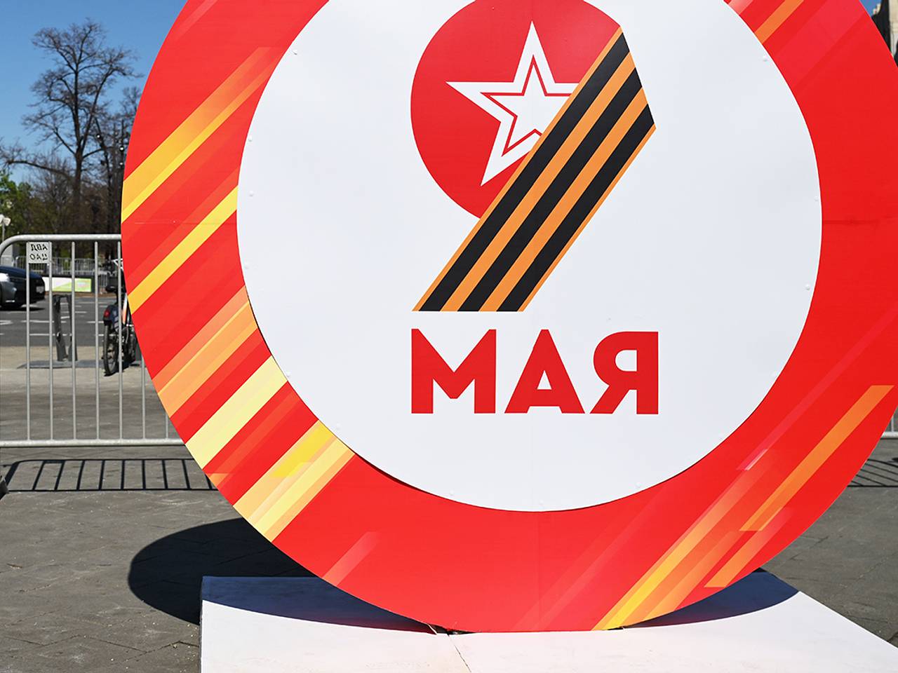 За игравшего в прятки у инсталляции к 9 Мая российского школьника вступились