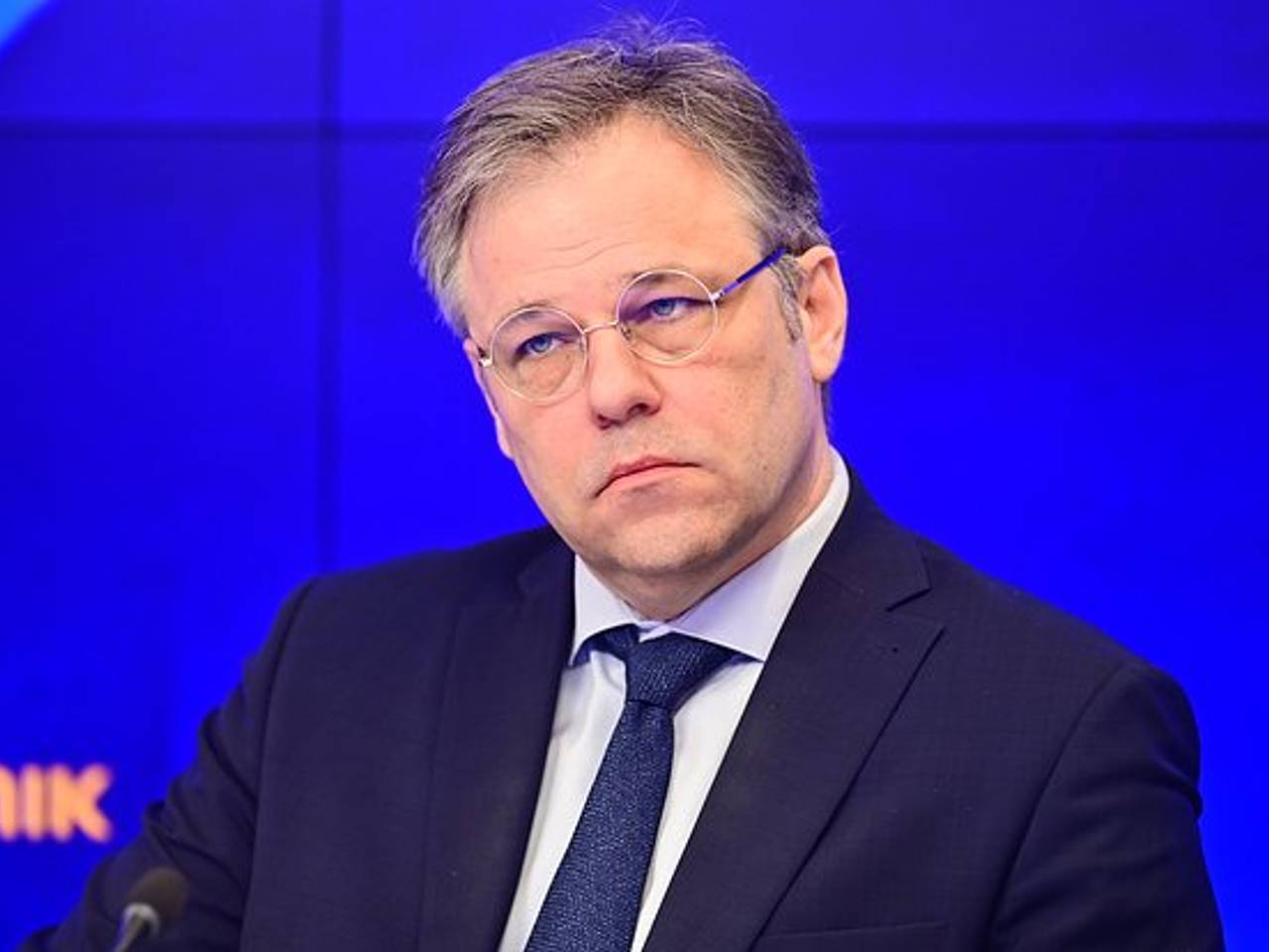 Мирошник заявил о превращении конституции Украины в ненужную бумажку