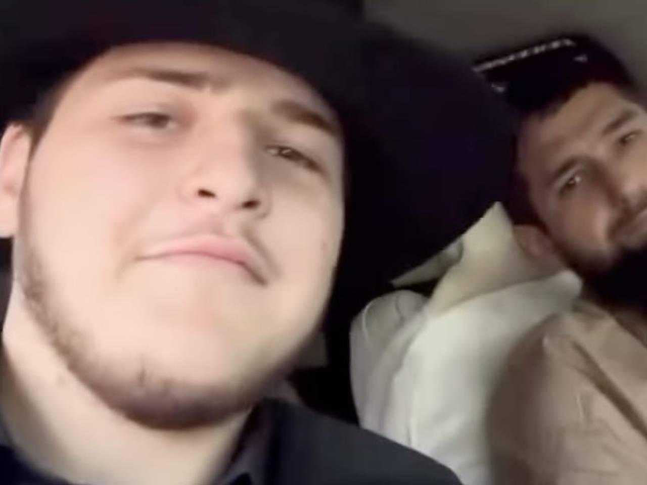 Адам Кадыров за рулем снял видео с выездом на встречную полосу