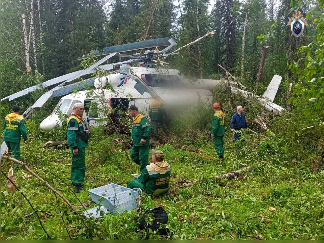 Появились первые кадры с места жесткой посадки вертолета Ми-8Т в российском регионе