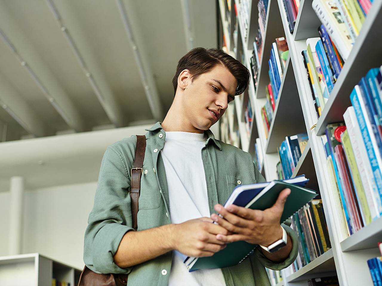 В список произведений для летнего чтения российских школьников вошли книги об СВО
