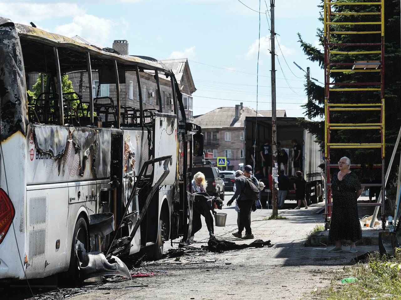 Число пострадавших от атаки ВСУ на автобус в ДНР возросло