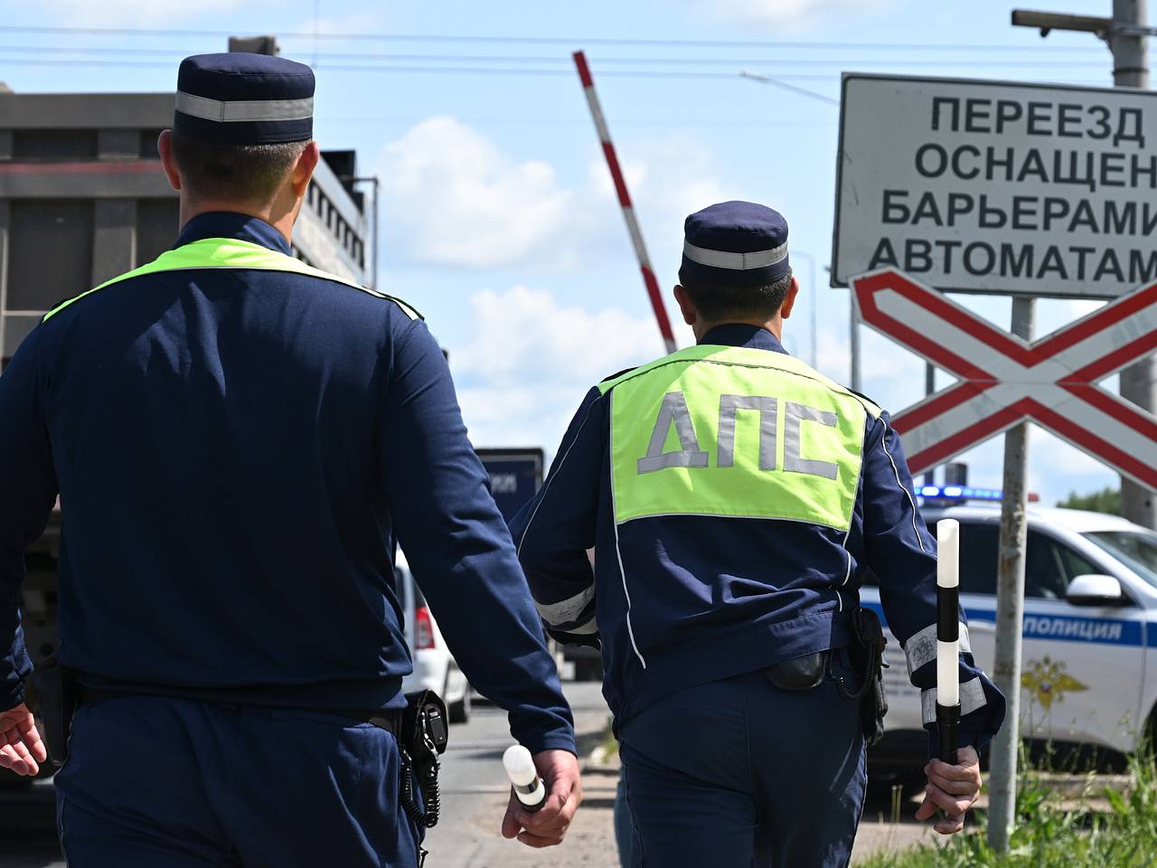 Получившую переломы рук и ног заслуженную учительницу в России обвинили в автоподставе