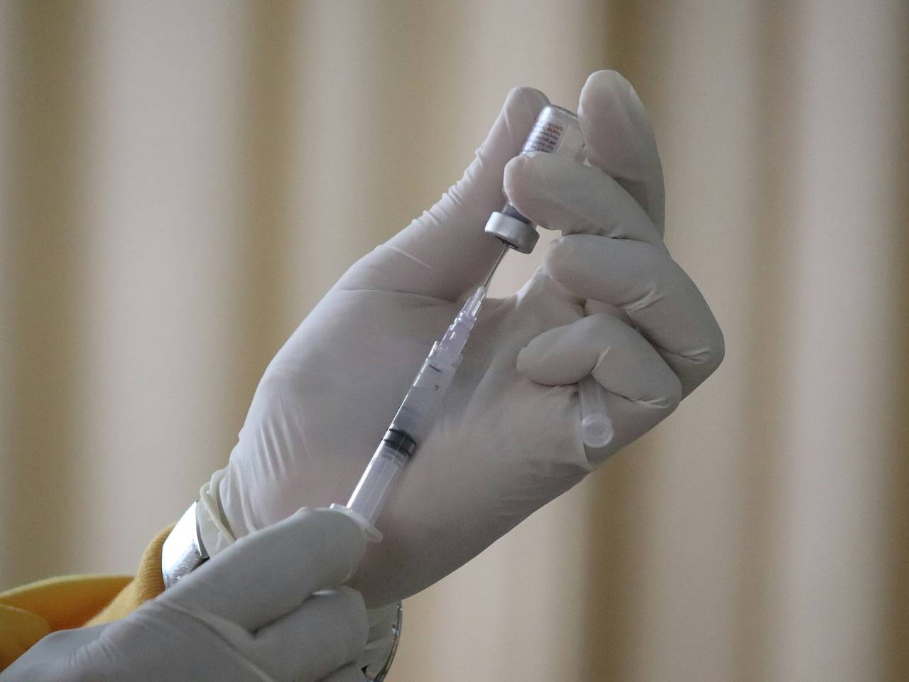 Названы сроки появления первой российской вакцины от аллергии на пыльцу березы