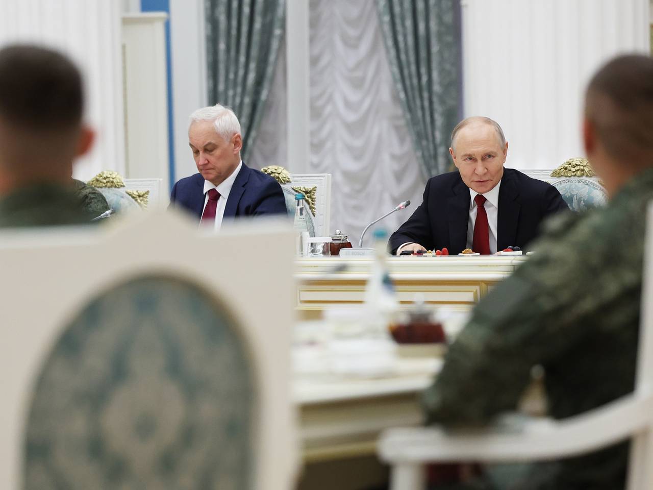 Путин встретился со штурмовиками в Кремле и поблагодарил их