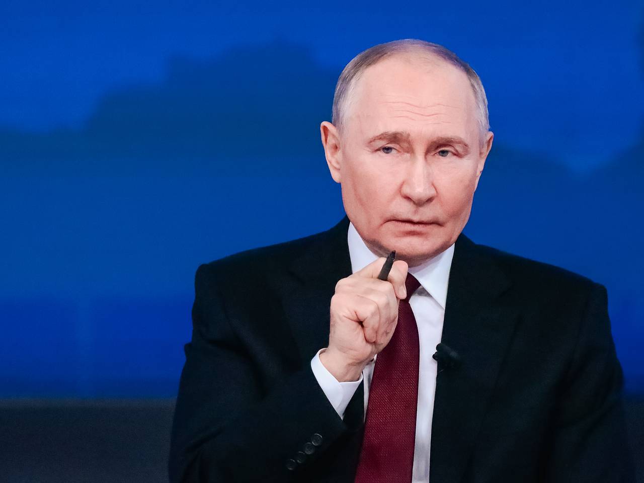 Путин провел совещание по обеспечению российского рынка топливом