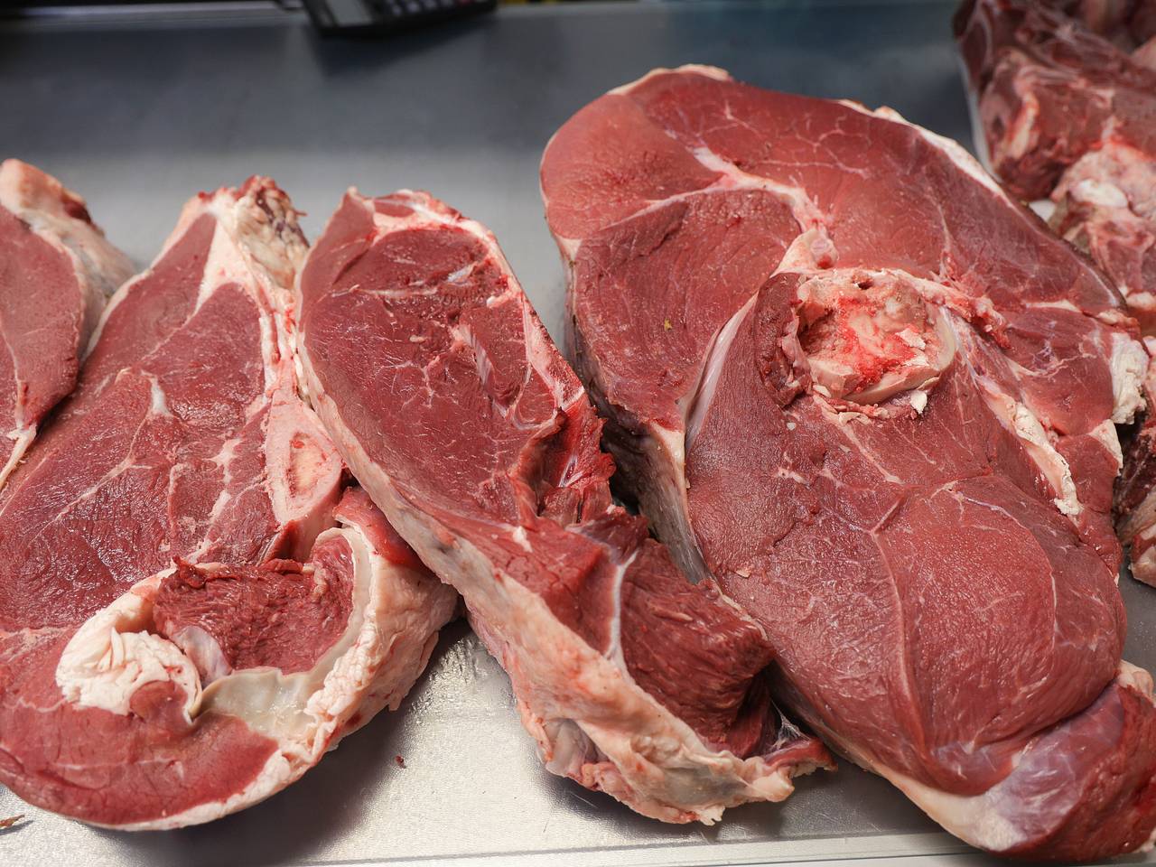 Россиянам дали советы по выбору безопасных продуктов на рынках