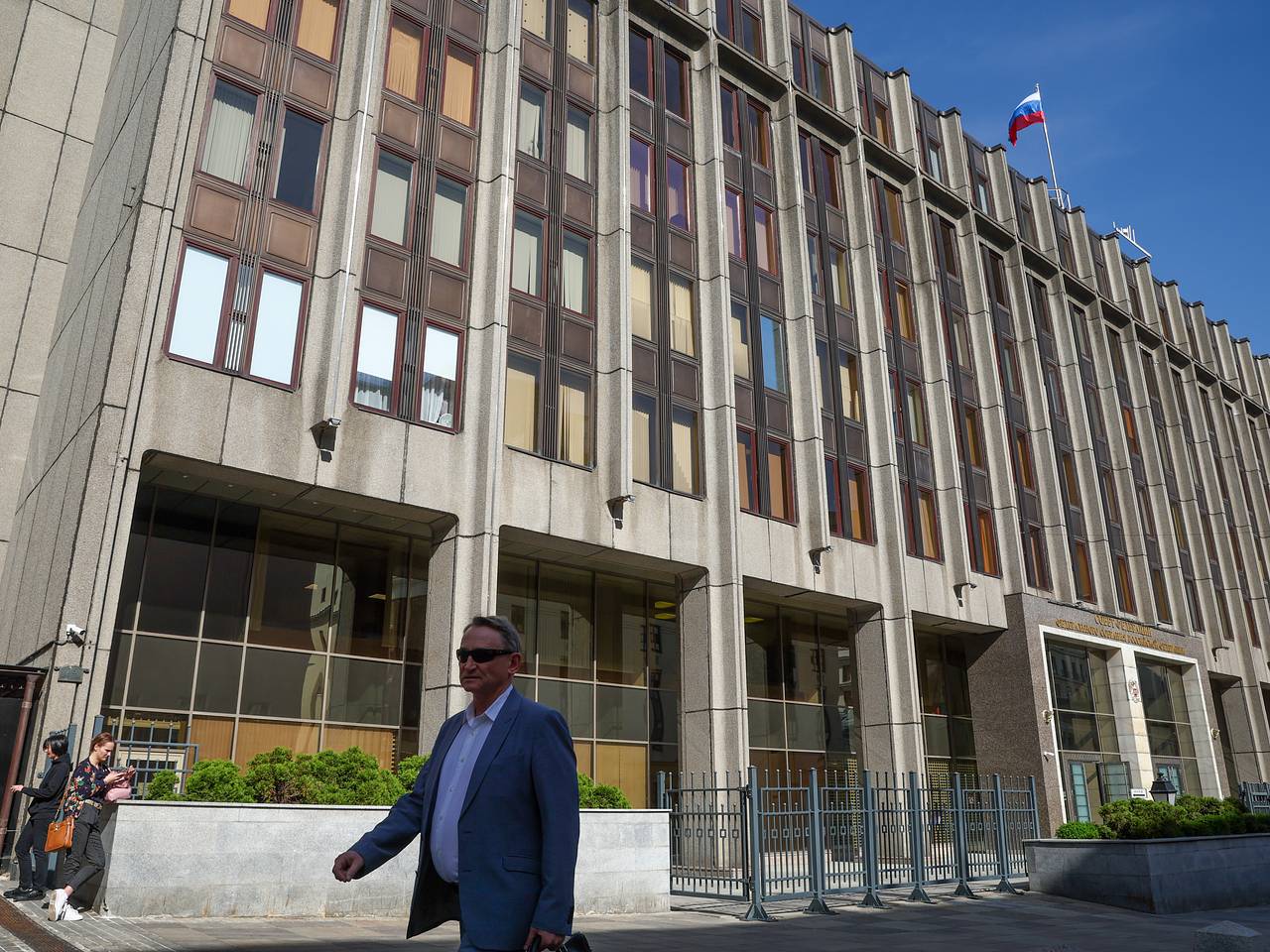 В Совфеде предложили создать клуб миллионеров ради решения одной проблемы в России