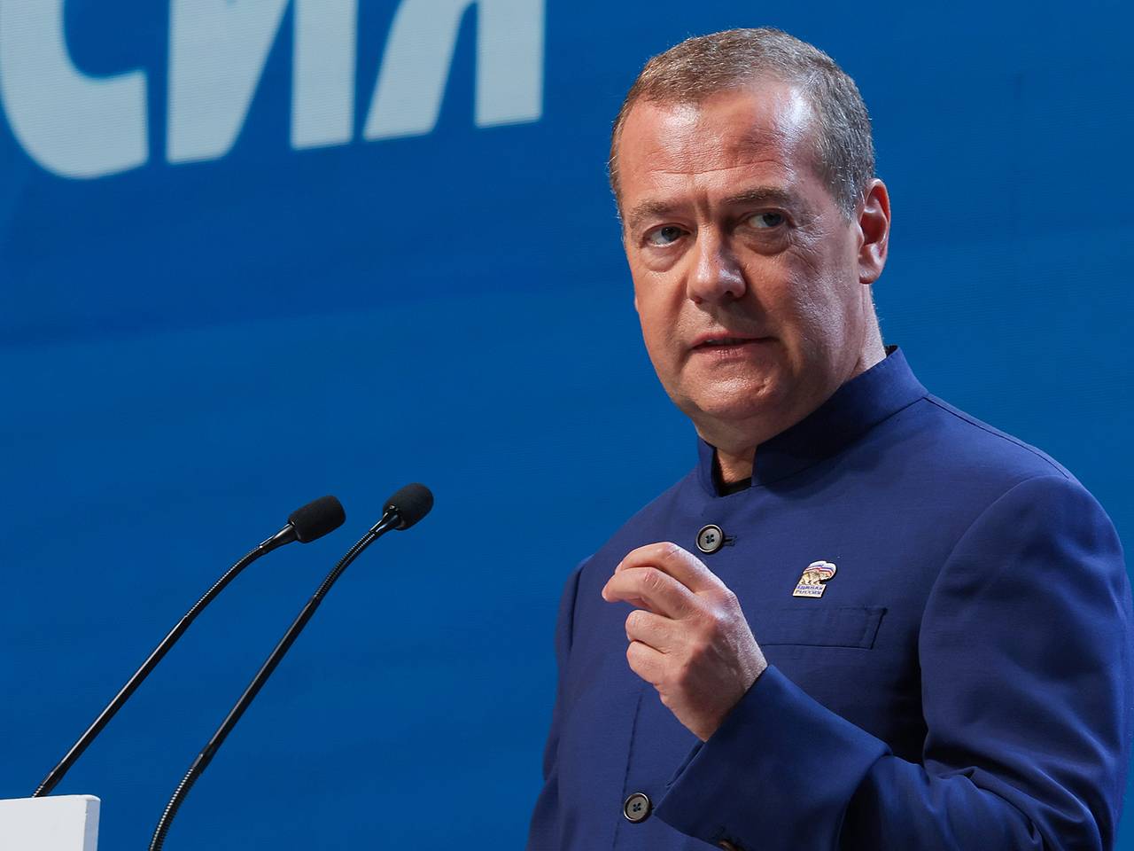 Медведев заявил об ответе на вызовы безопасности России