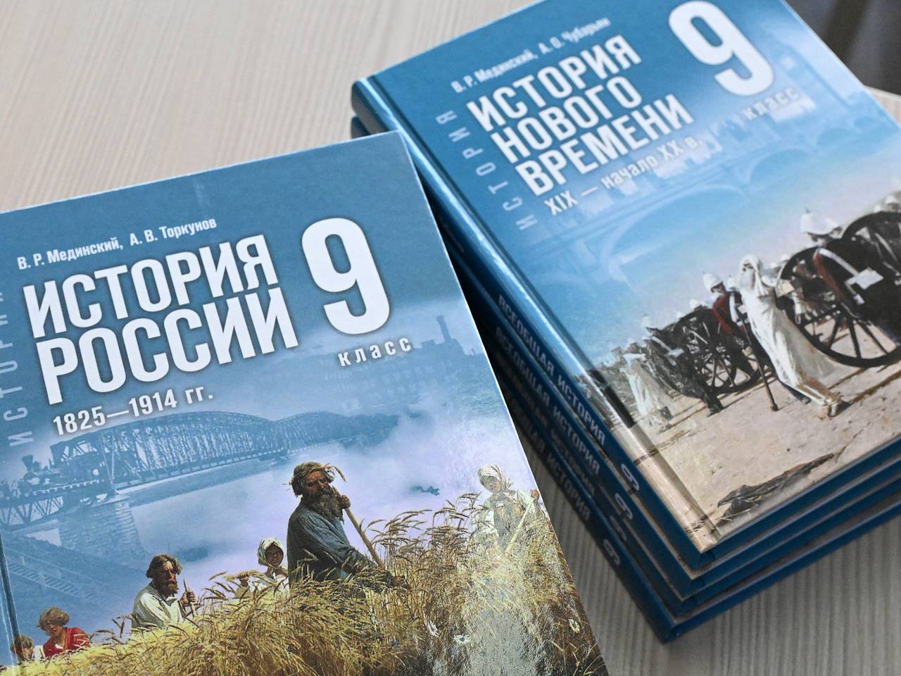 Помощник Путина отреагировал на критику единого учебника истории
