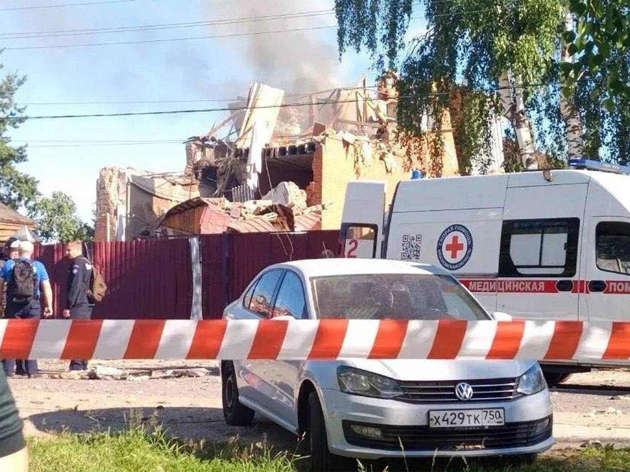 Губернатор Подмосковья показал разрушенный при массированной атаке ВСУ дом
