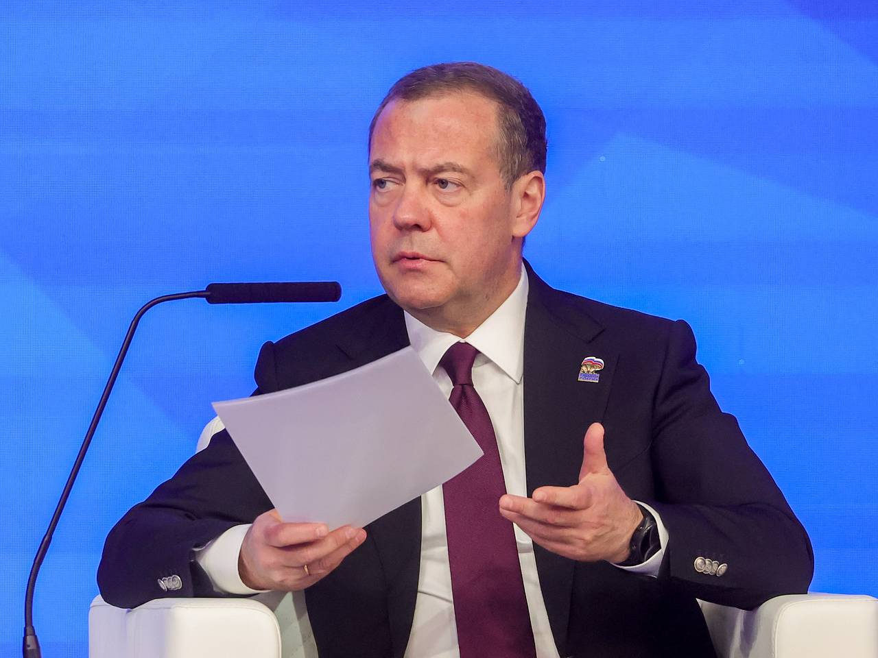 Медведев обратился с предупреждением к Армении