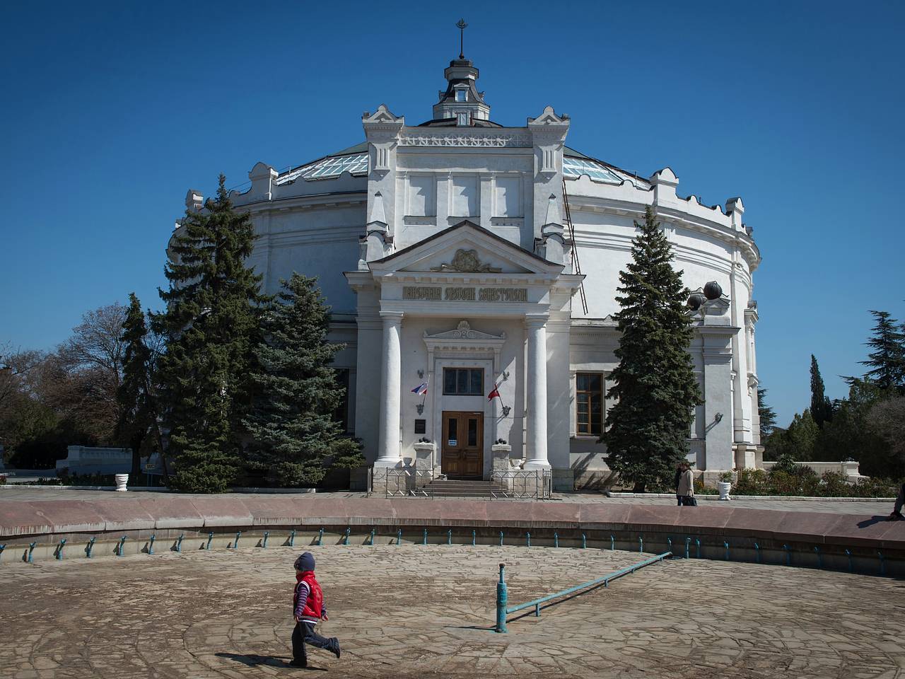 Украинский БПЛА повредил здание панорамы «Оборона Севастополя»