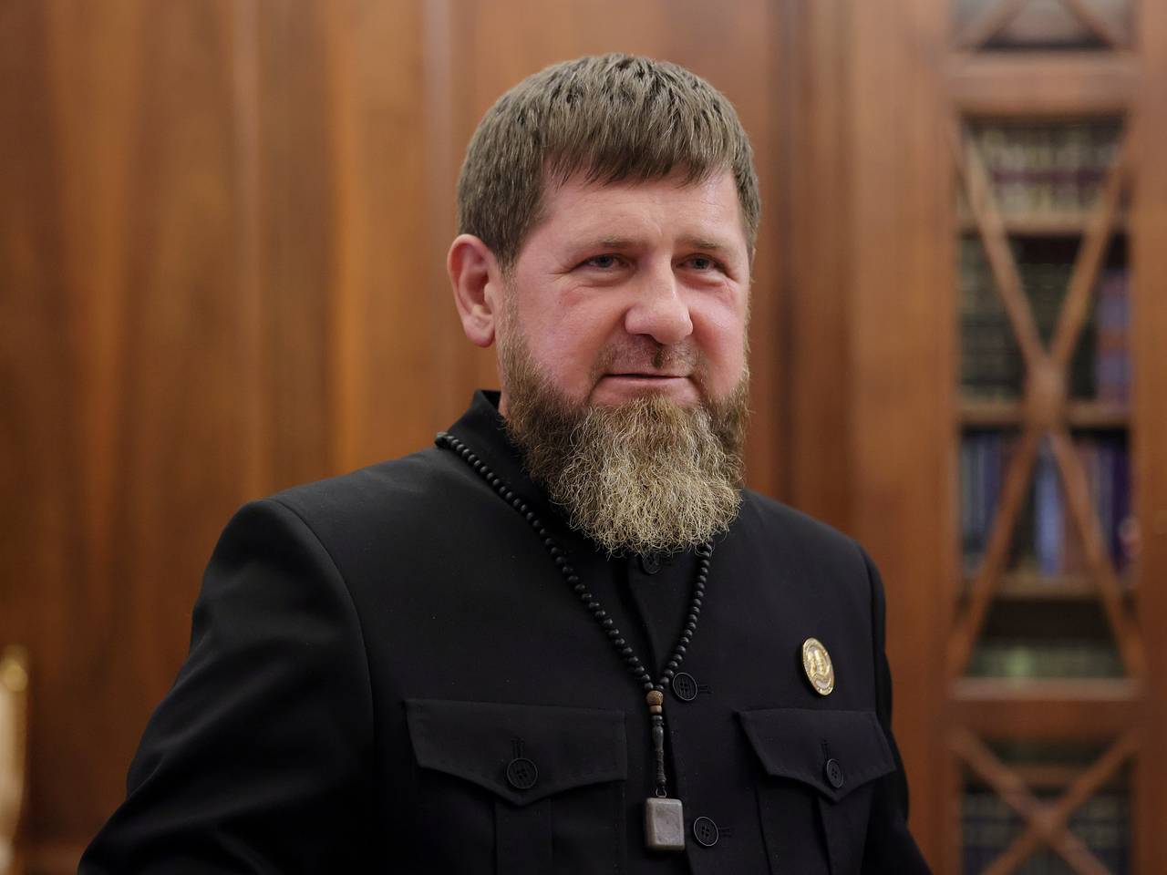 Кадыров пошутил про западные санкции и свою кошку