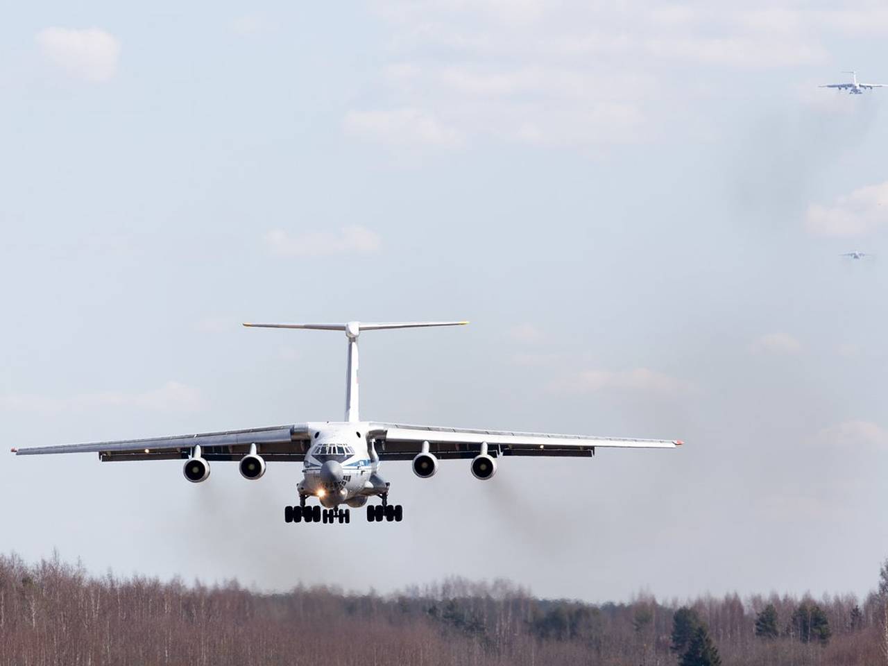 Самолет с вернувшимися из украинского плена российскими бойцами приземлился в Подмосковье