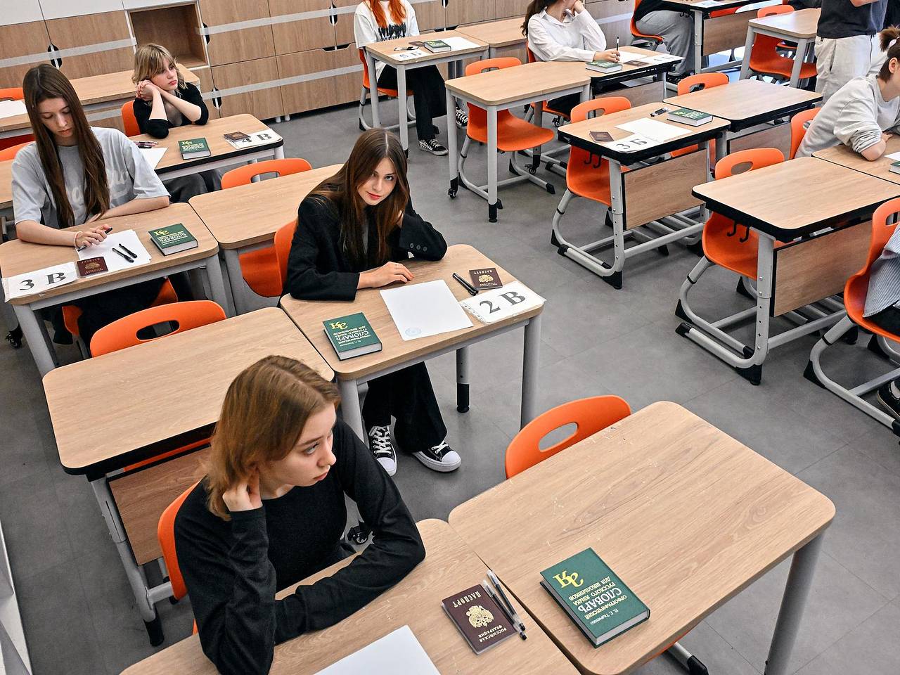 В Минпросвещения проанализируют небывалые результаты по ЕГЭ