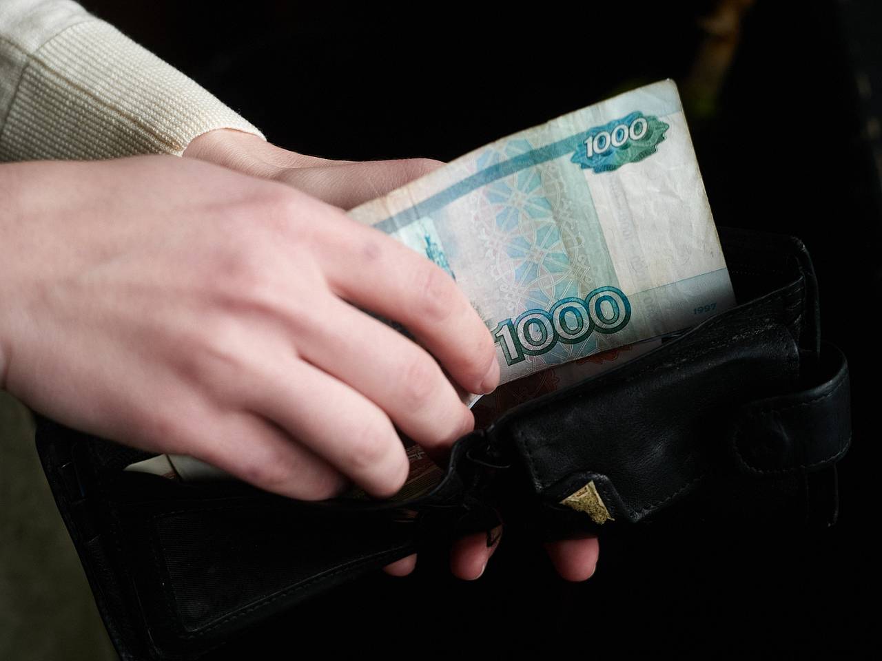 Выпускникам колледжей и вузов начнут выплачивать по 100 тысяч рублей при одном условии