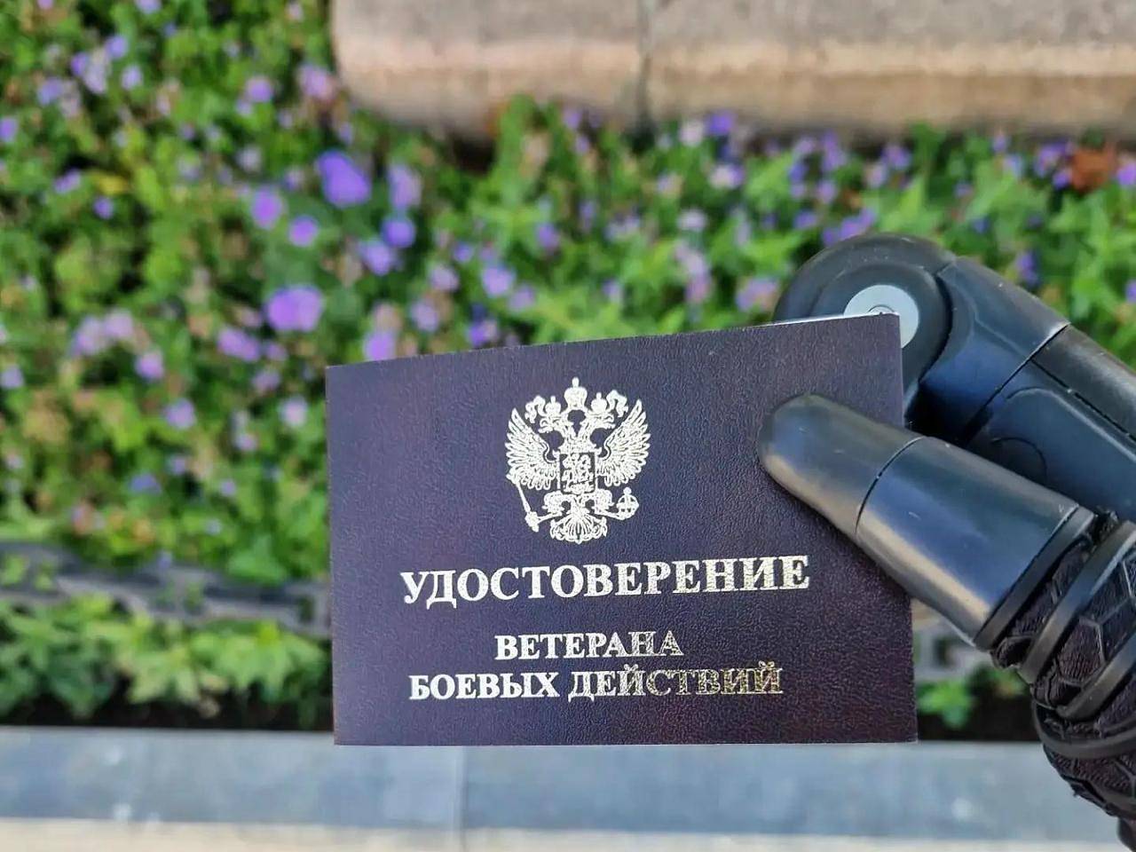 Потерявший на фронте руку российский военный не мог доказать участие в боевых действиях