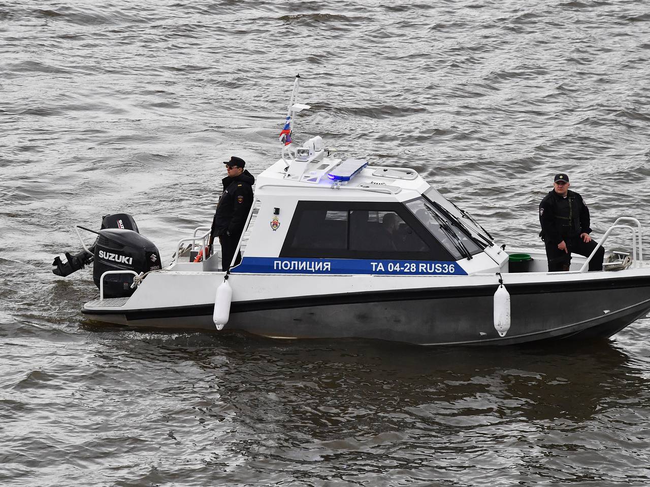 Школьник попал под катер в российском городе