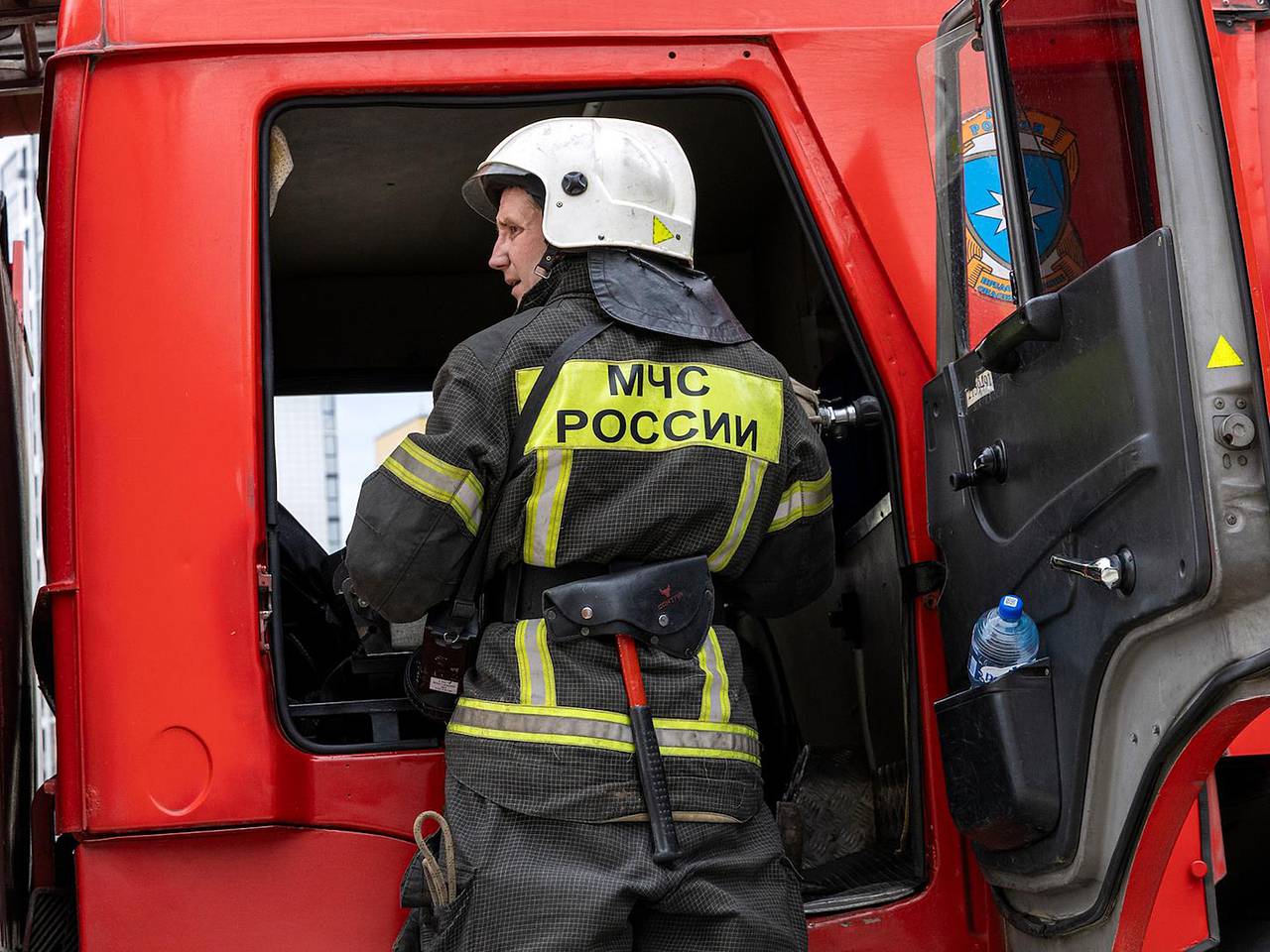 Обстановка на горящей вторые сутки после атаки ВСУ российской промзоне изменилась