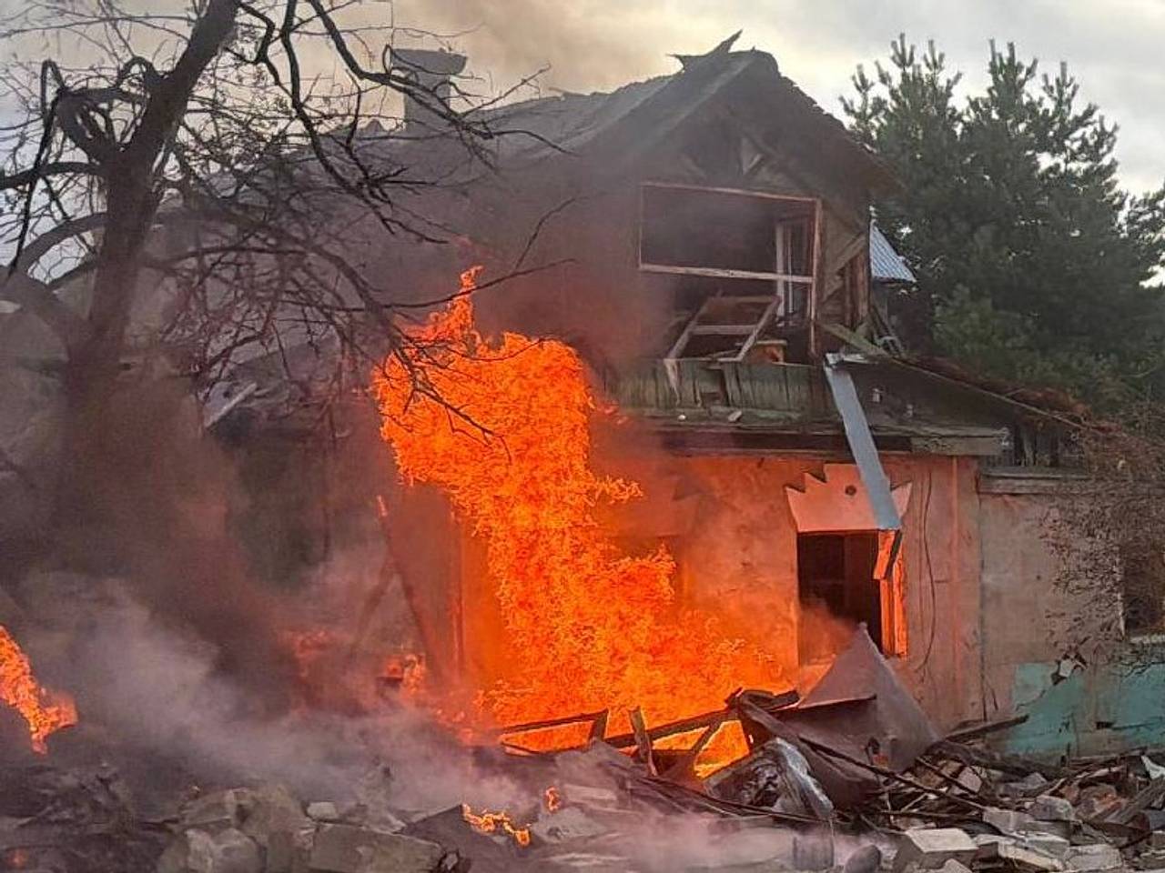 Появились кадры с разрушениями после атаки ВСУ под Москвой