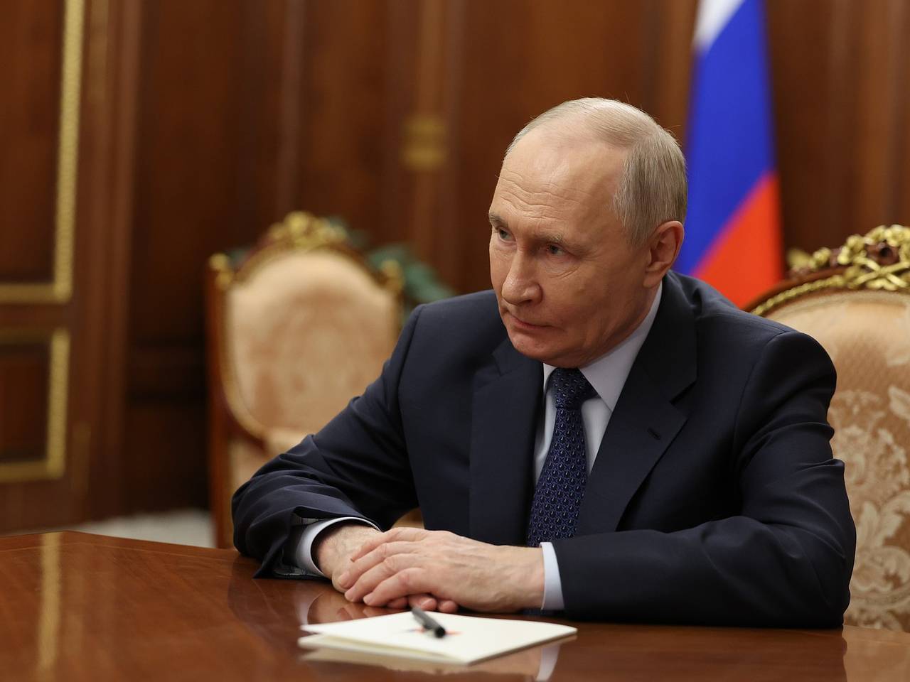 Путин заслушал доклад Герасимова об обстановке в зоне спецоперации