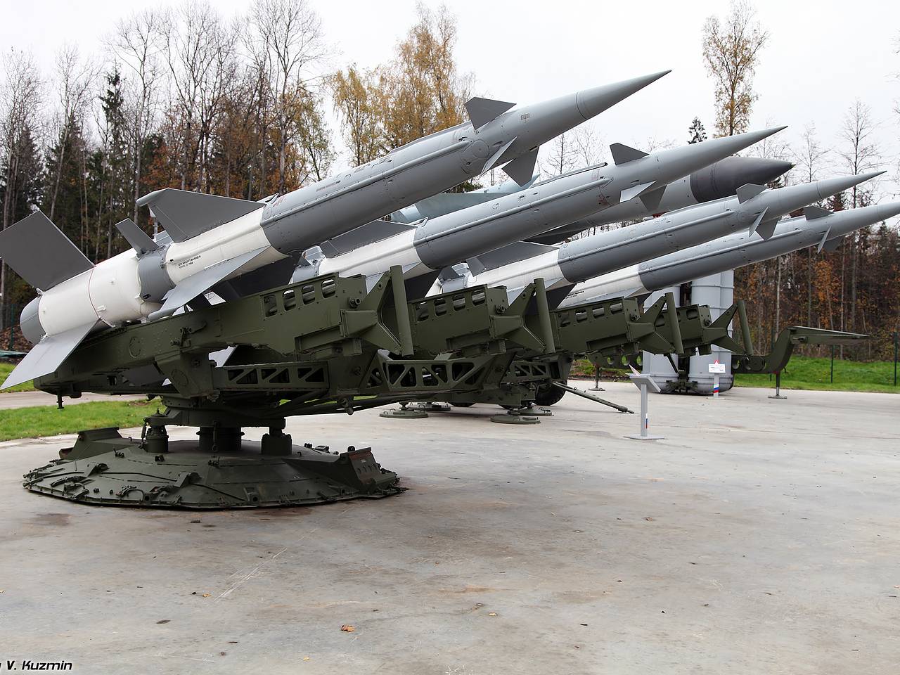 Стрельба российских военных по ЗРК С-125 ВСУ