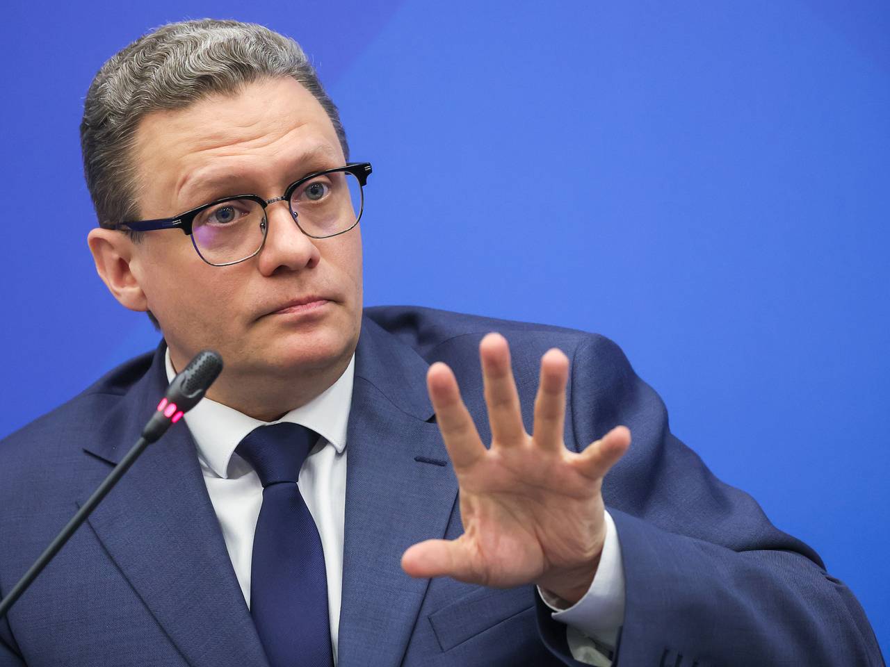 Машина вологодского губернатора встала на трассе без бензина