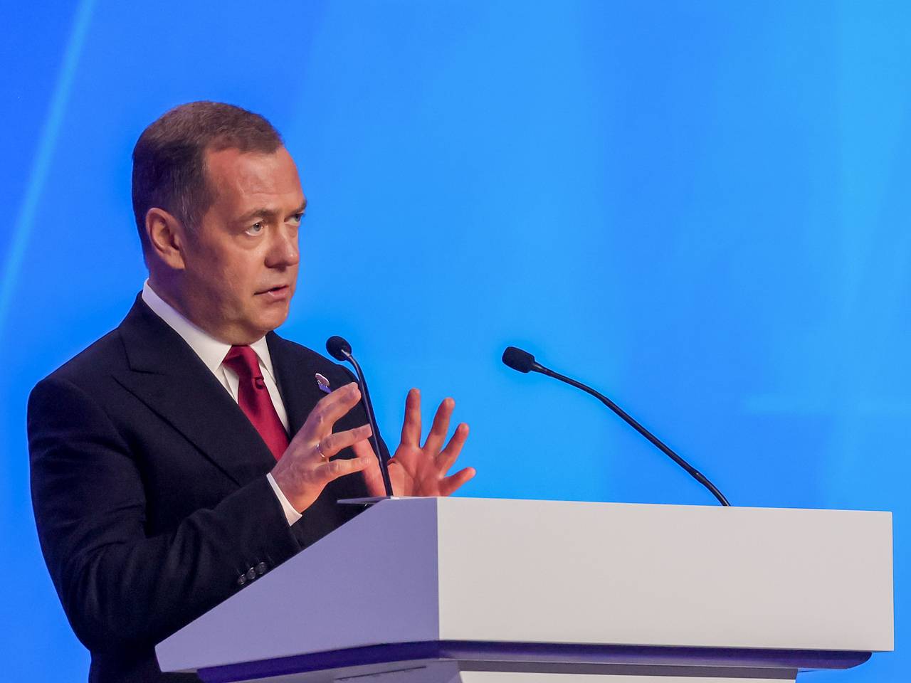 Ответ Медведева на слова Драпатого о россиянах