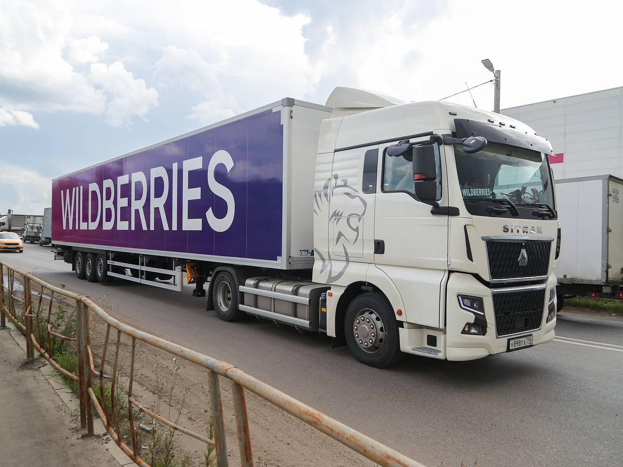 Беспилотники атаковали склад Wildberries в Пензе