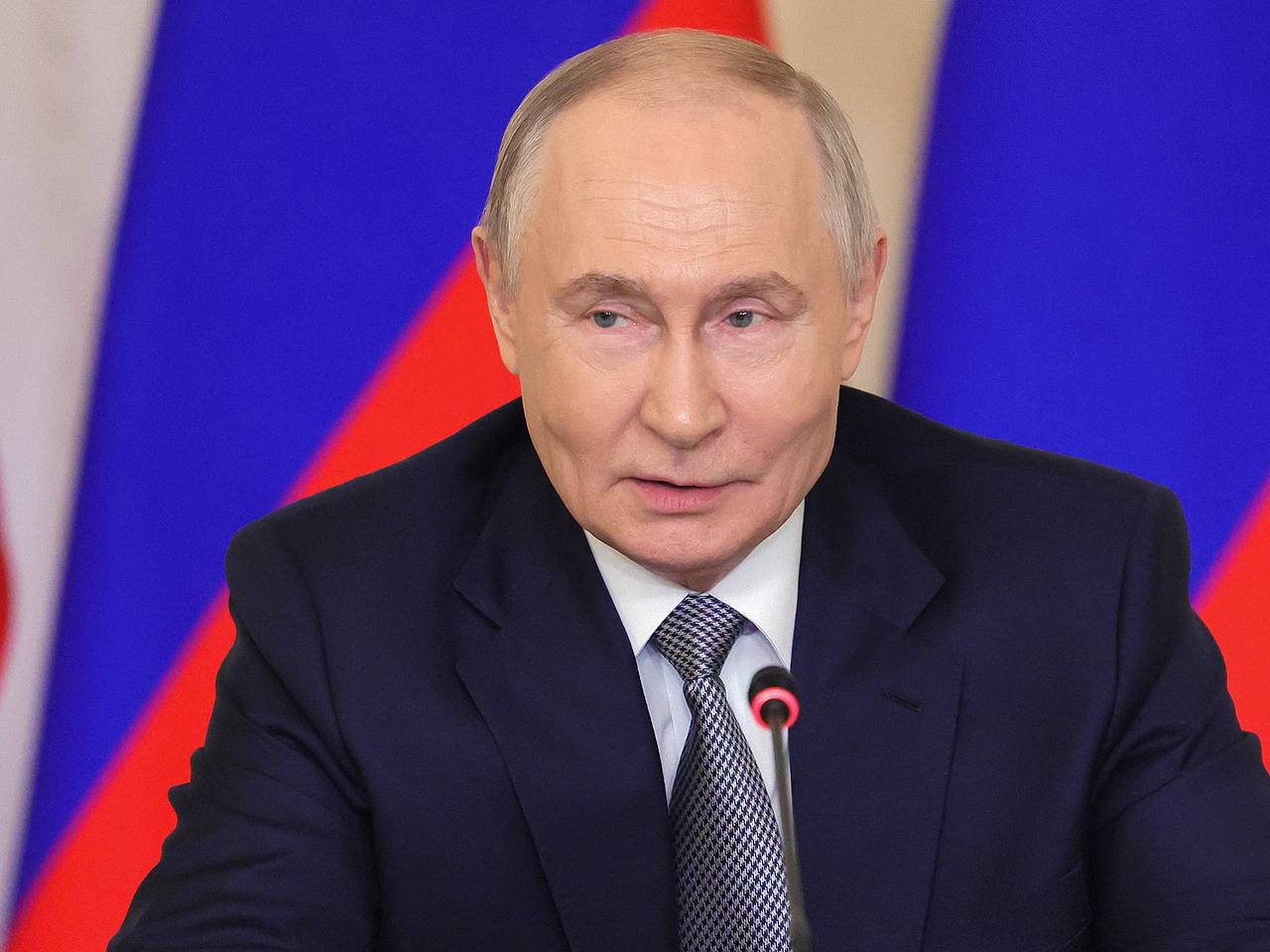 Путин подписал указ о дополнительных мерах поддержки учителей