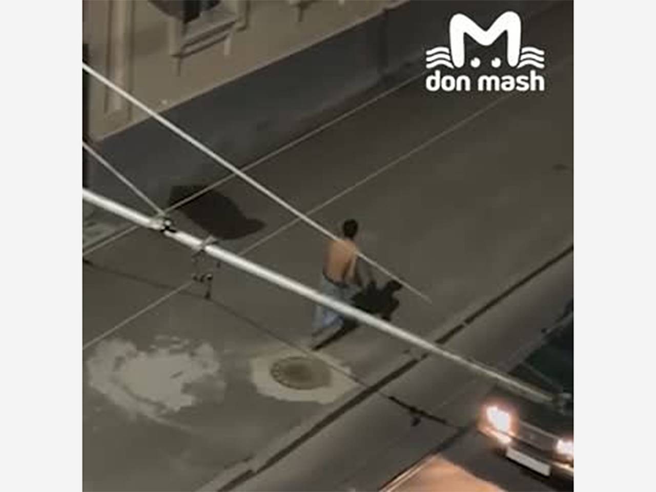 Полуголые россияне устроили массовую драку и попали на видео