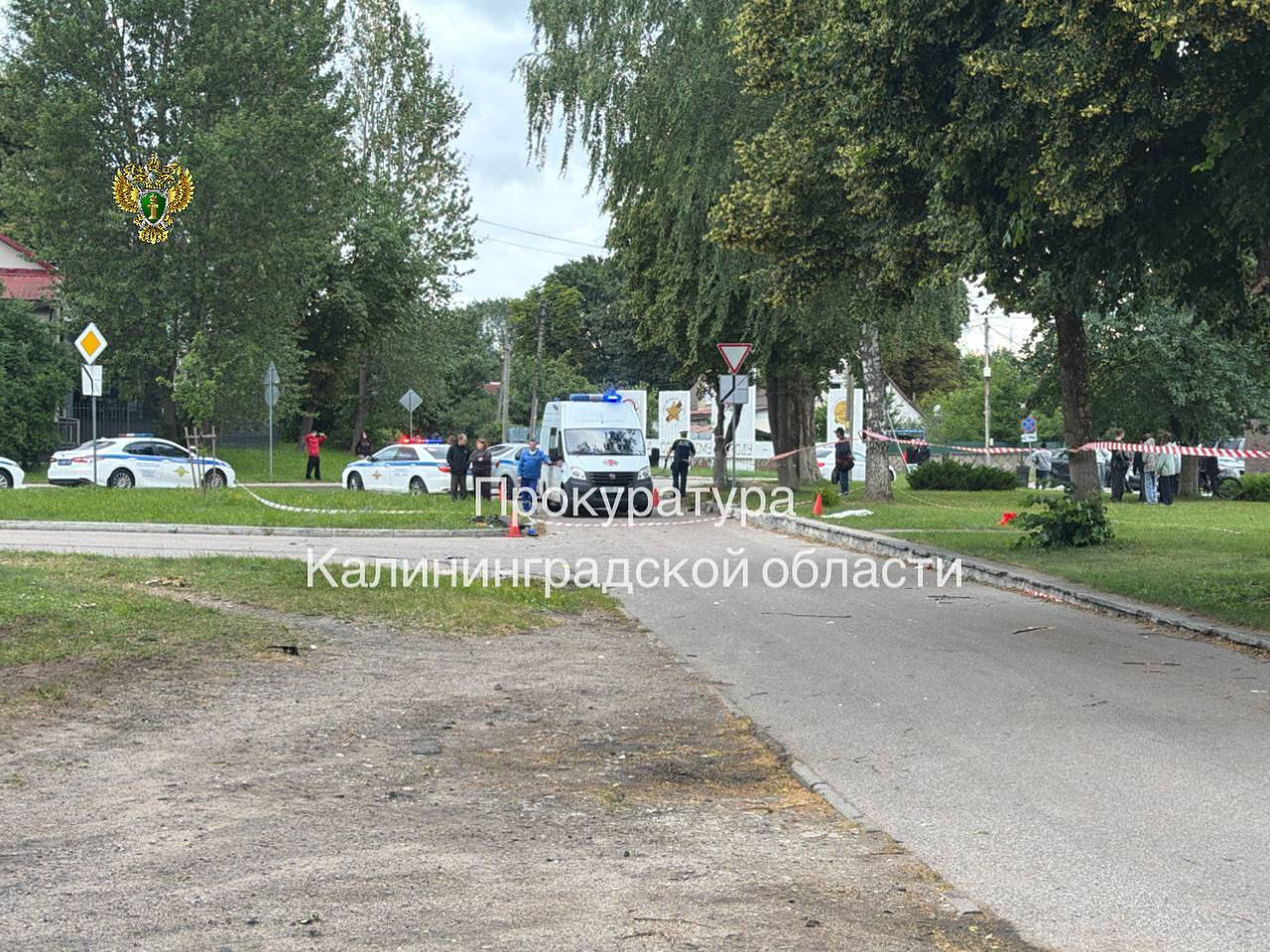 В российском регионе пьяный водитель сбил женщину с двумя детьми на тротуаре