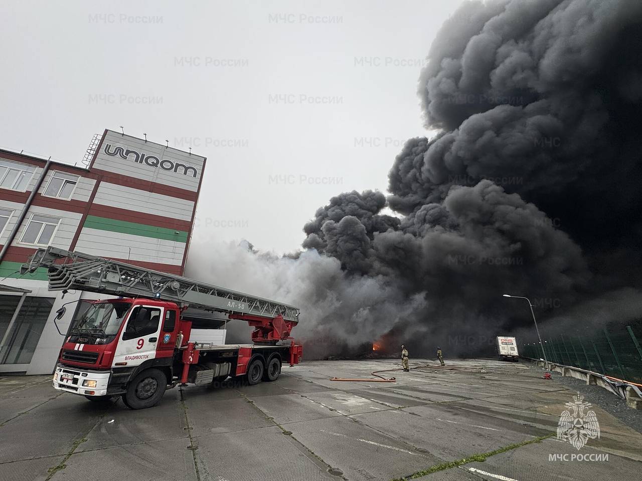 Пожар на складе во Владивостоке 31 июля