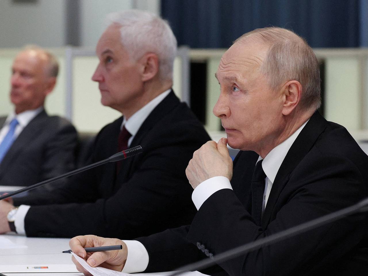 Путин принял доклады командующих флотами России