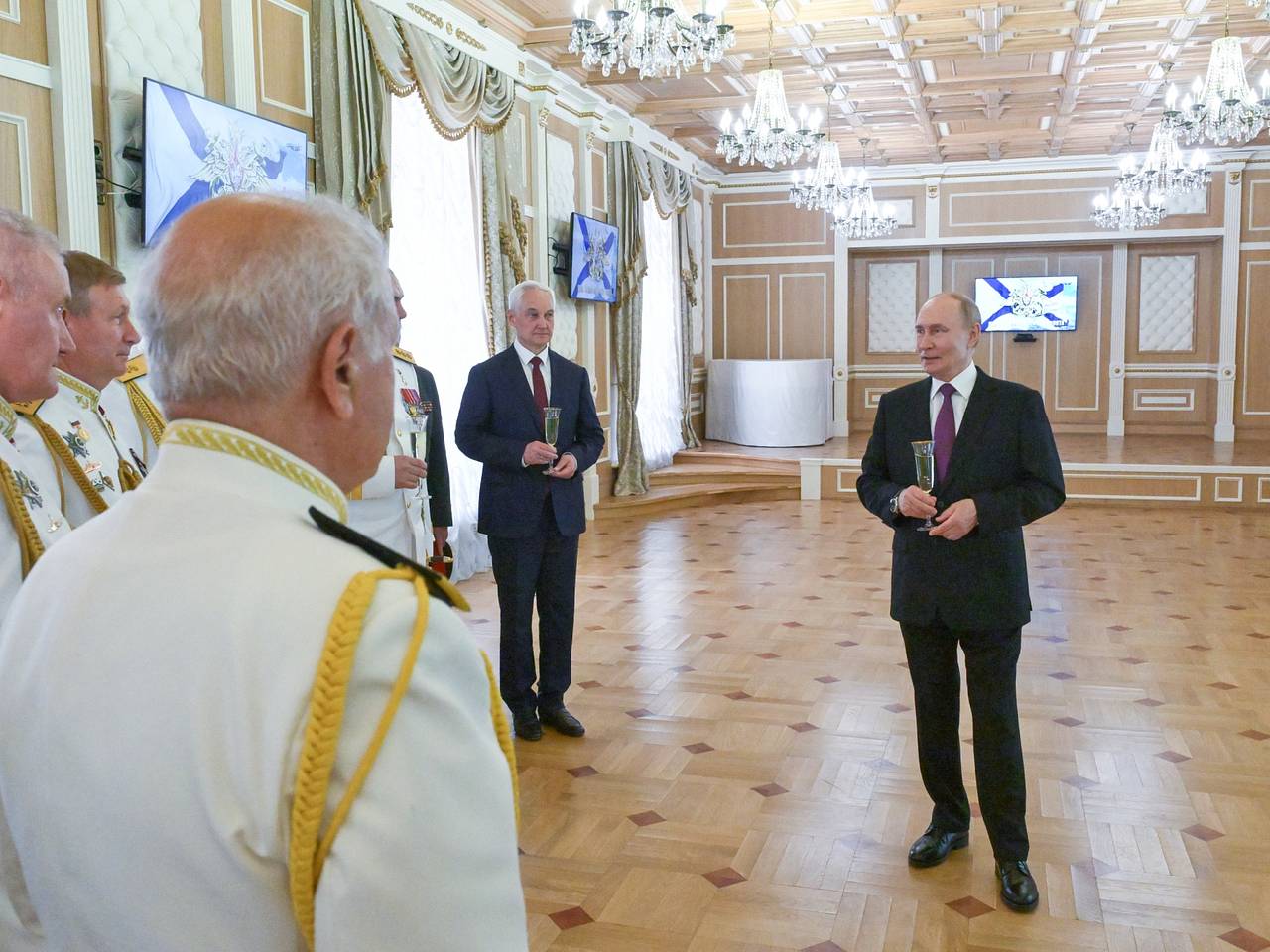 Путин прибыл в Главное Адмиралтейство в Петербурге