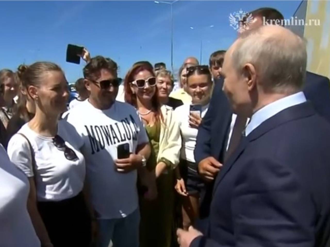 Жители российского острова встретили Путина со словами «мы за вас» и попали на видео