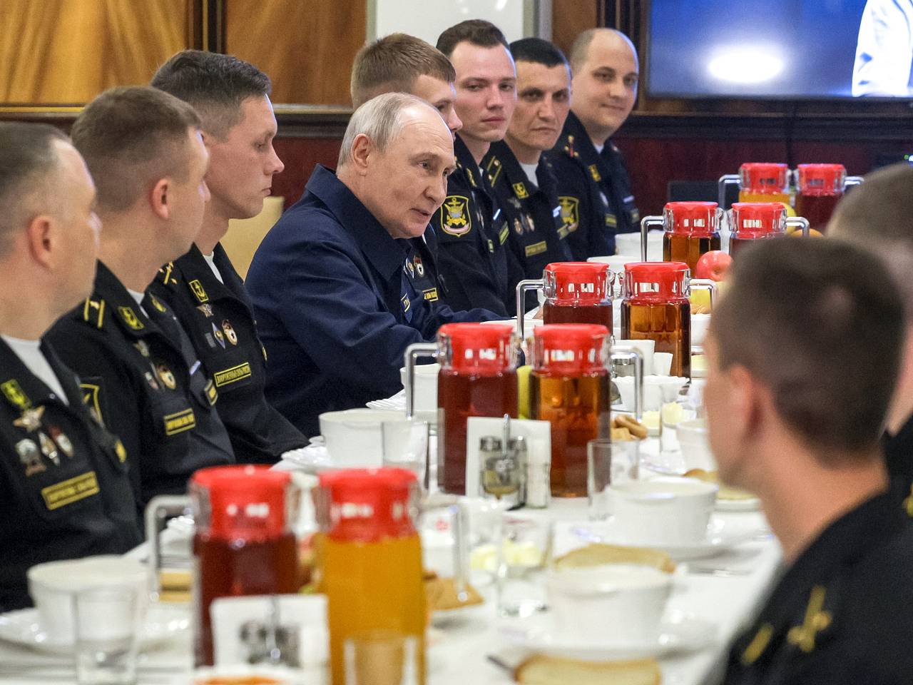 Командующий ТОФ рассказал о стремлении равняться на Путина