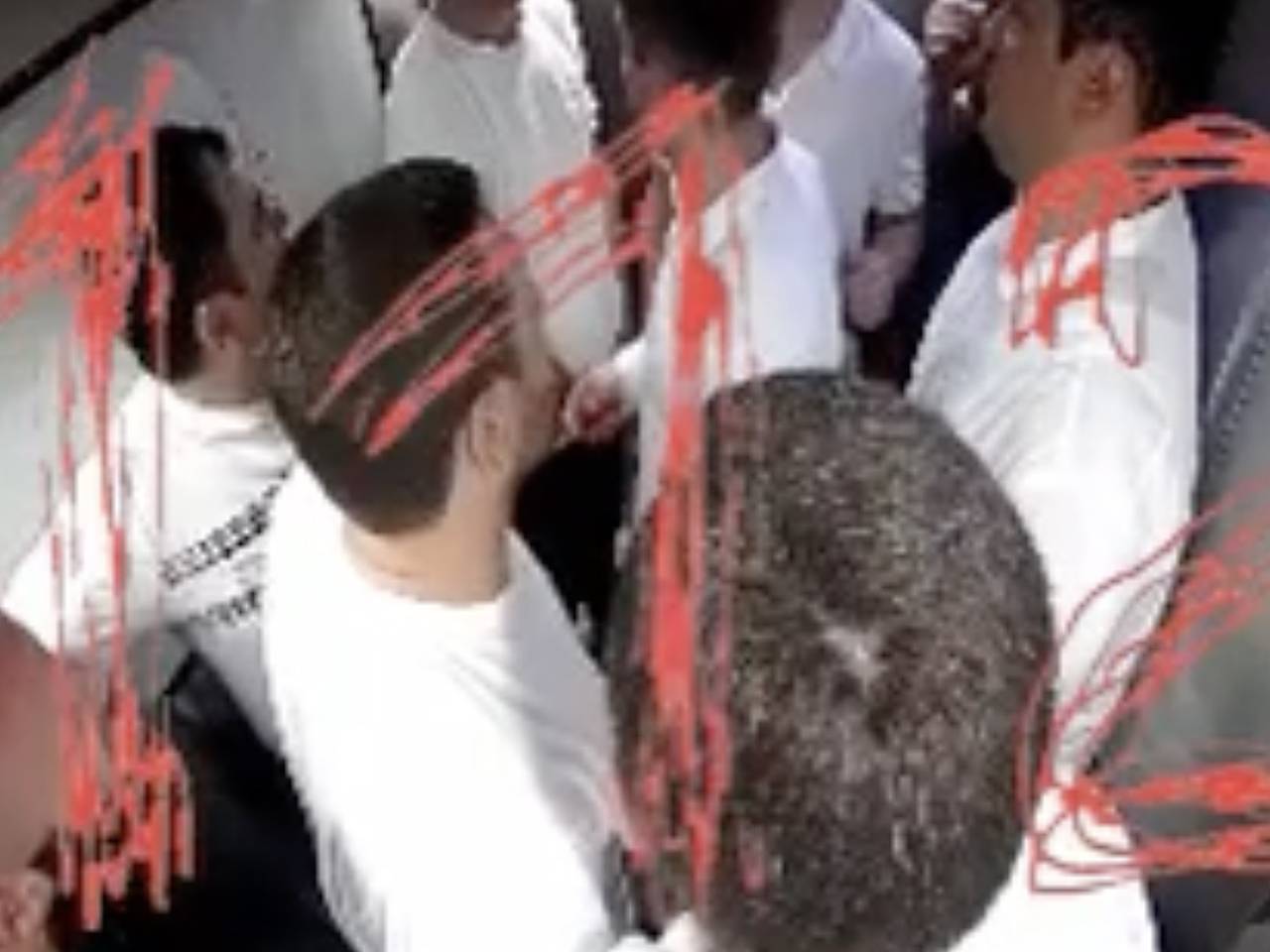Опубликовано видео падения лифта с людьми в Махачкале