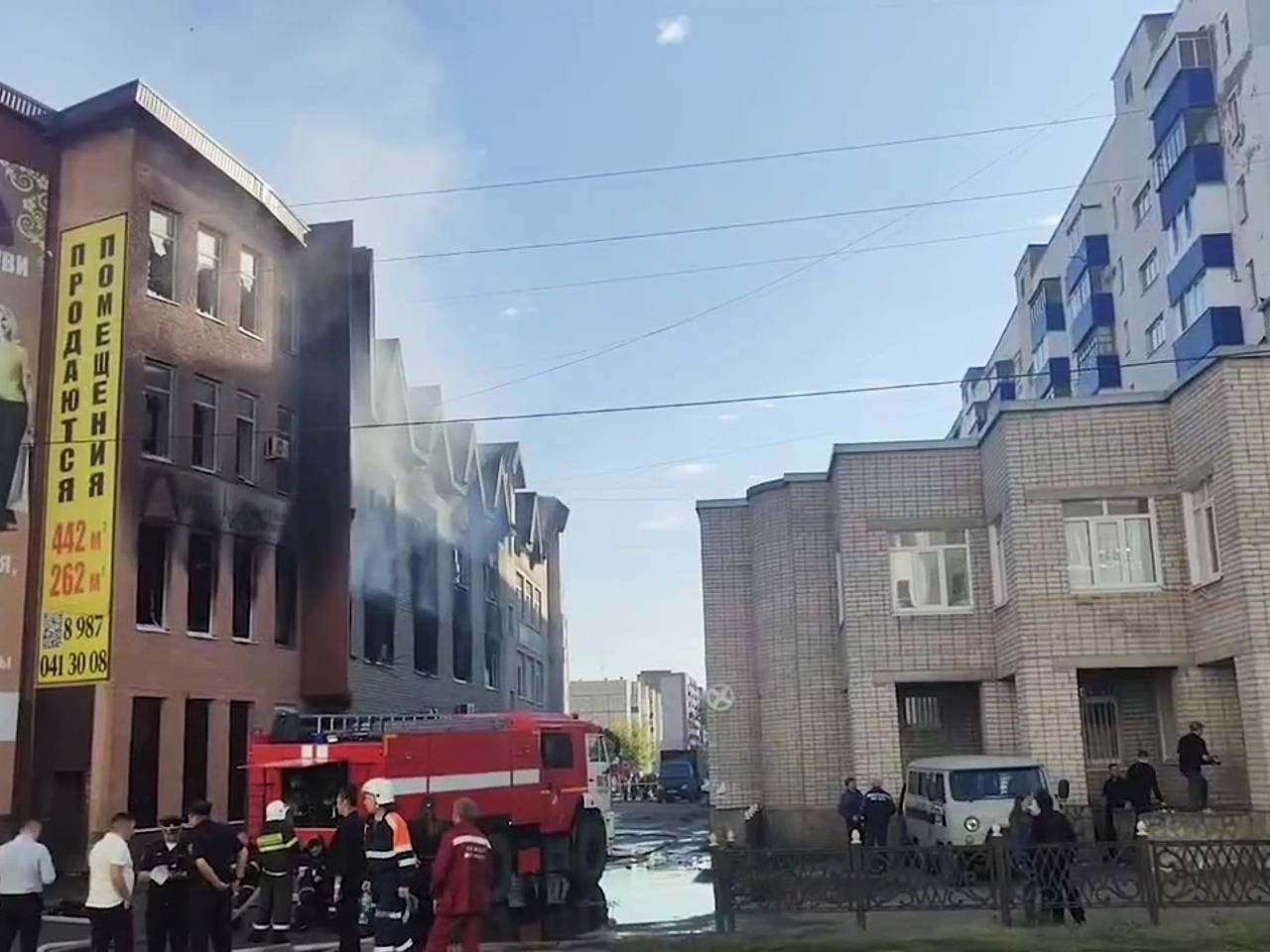 Появились новые данные о заблокированных в горящем российском ТЦ посетителях